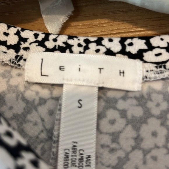 Long sleeve size, small leaf dress black with white floral prints mid length - Picture 2 of 5